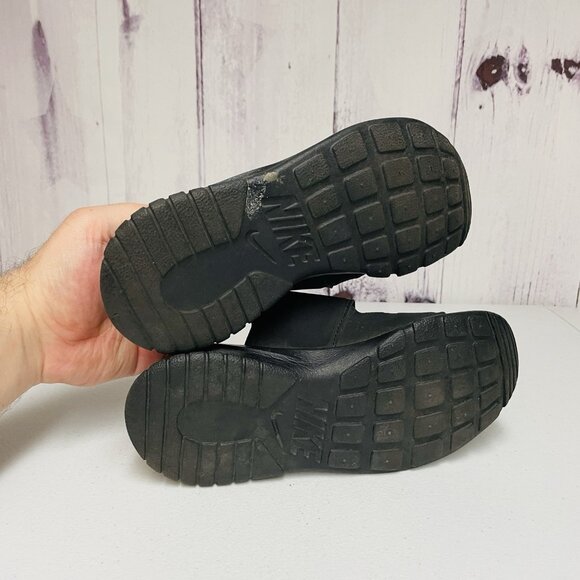 Nike Shoes Womens Size 6 Tanjun Sandals Black White Beach Vacation 882694-001 - Picture 5 of 6